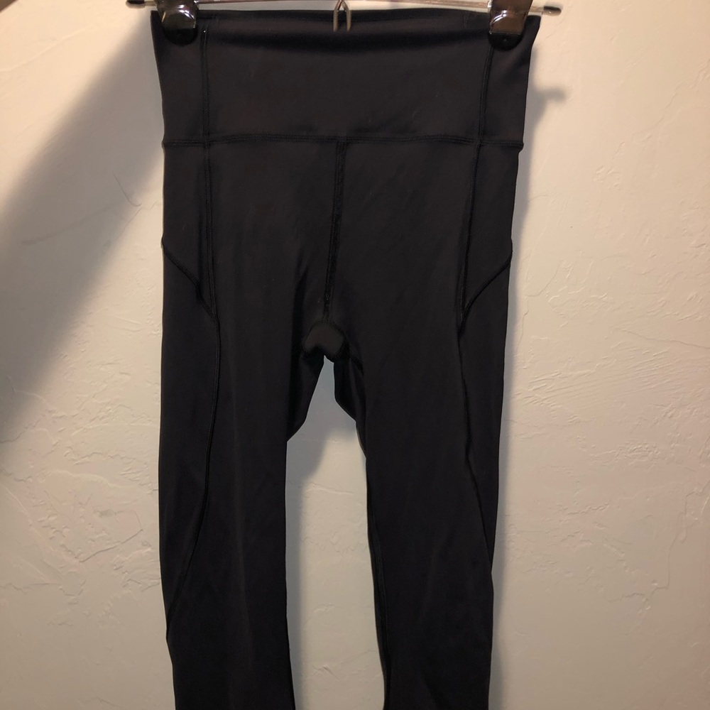 Black crop lululemon leggings